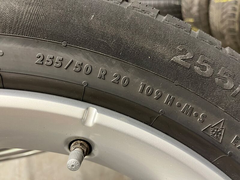 Winterreifen auf Alufelgen 255/50 R20 | so001367 I24 Winterreifen auf Alufelgen 255/50 R20 | so001367 I24