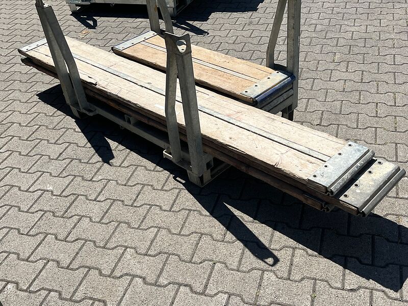 Hünnebeck | Bosta | Holzböden, Stahlsteg, aussort. | so001425 I24