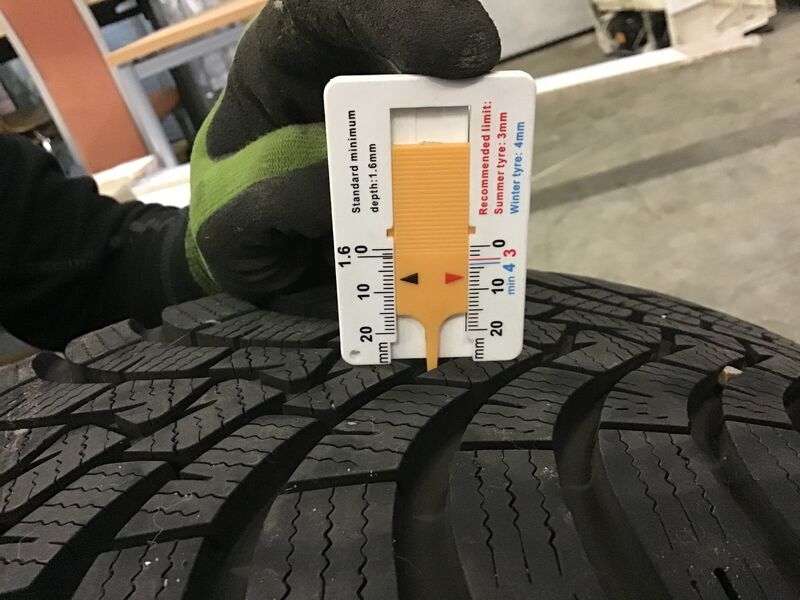 Winterreifen Falken auf Alufelgen | so001179 AES16 Winterreifen Falken auf Alufelgen | so001179 AES16