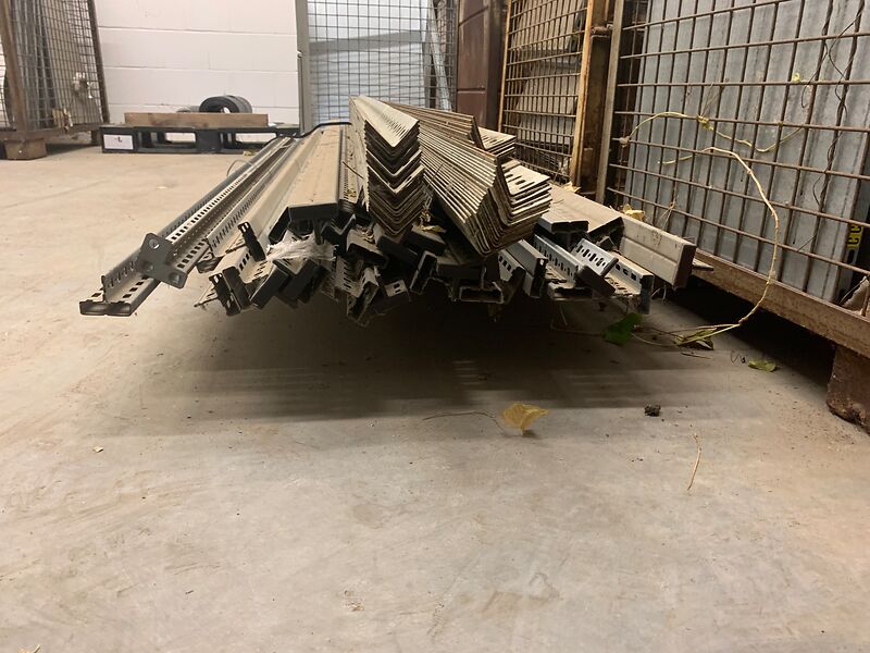 Lagerregal, demontiert, viele Teile | so001363 I24 Lagerregal, demontiert, viele Teile | so001363 I24