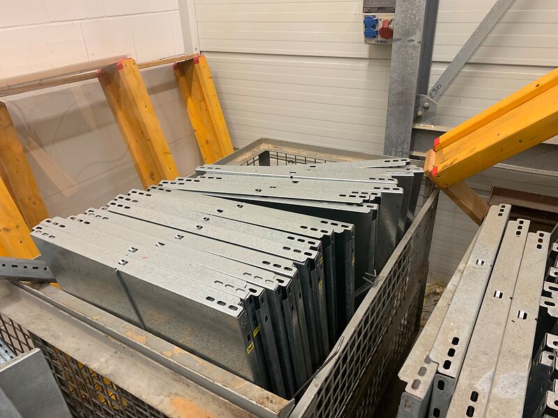 Lagerregal, demontiert, viele Teile | so001363 I24 Lagerregal, demontiert, viele Teile | so001363 I24