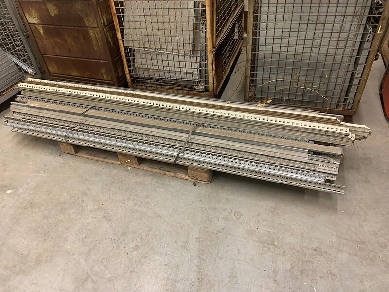 Lagerregal, demontiert, viele Teile | so001363 I24 Lagerregal, demontiert, viele Teile | so001363 I24