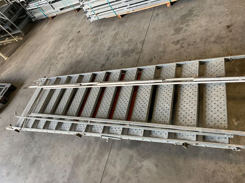 Bautreppe, 12 Stufen mit Geländern | so001366 I24 Bautreppe, 12 Stufen mit Geländern | so001366 I24