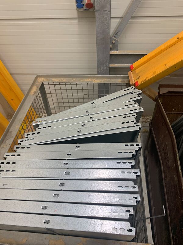 Lagerregal, demontiert, viele Teile | so001363 I24 Lagerregal, demontiert, viele Teile | so001363 I24