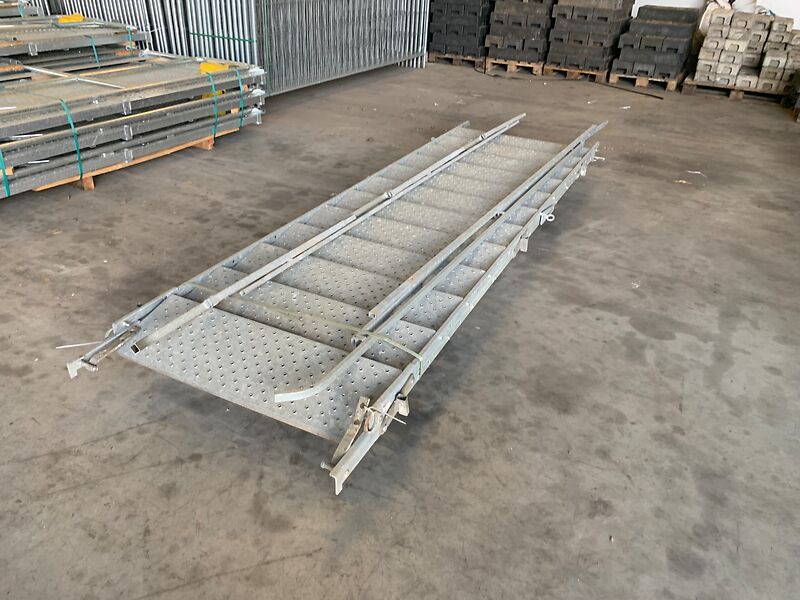 Bautreppe, 12 Stufen mit Geländern | so001366 I24 Bautreppe, 12 Stufen mit Geländern | so001366 I24