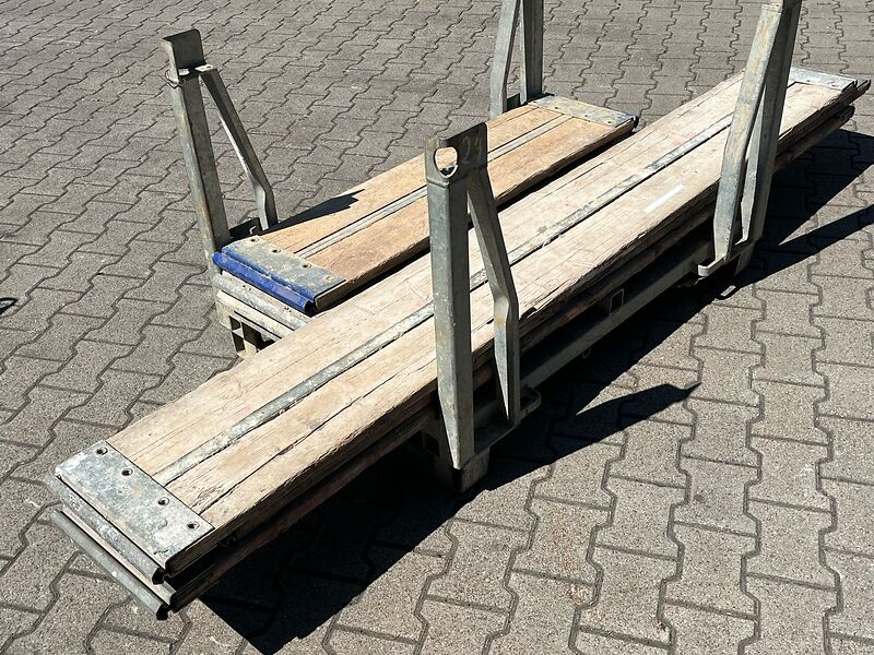Hünnebeck | Bosta | Holzböden, Stahlsteg, aussort. | so001425 I24