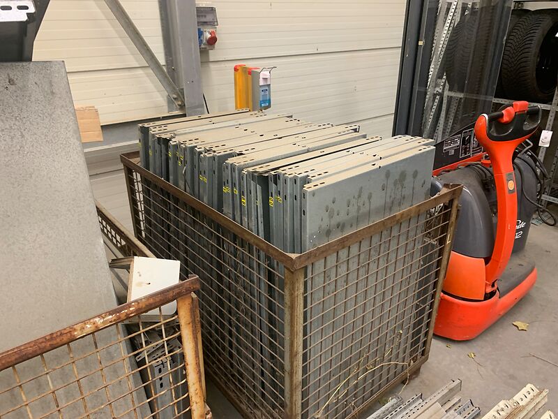 Lagerregal, demontiert, viele Teile | so001363 I24 Lagerregal, demontiert, viele Teile | so001363 I24